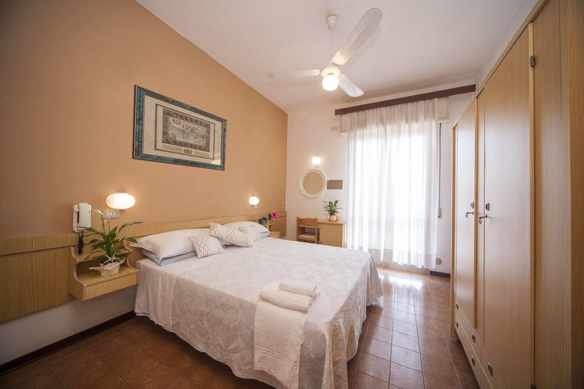 Hotel Venus Bellaria-Igea Marina Exterior foto